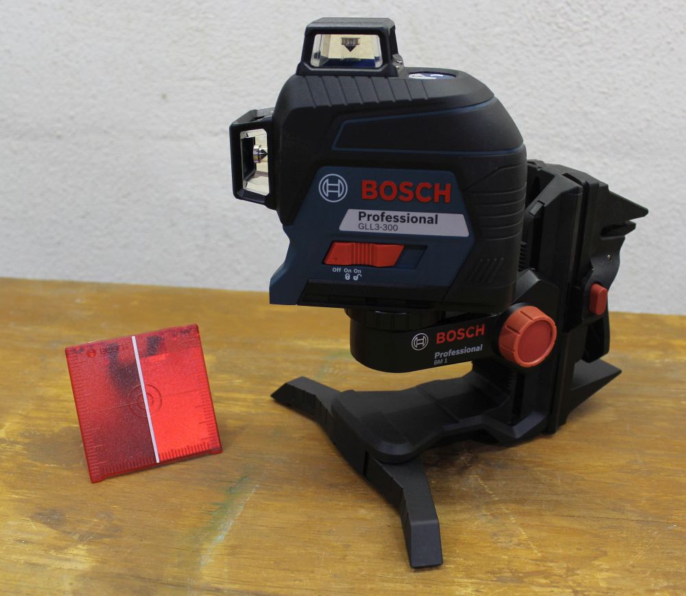  Bosch GLL3-300 200ft Red 360-Degree Laser Level Self-Leveling  with Visimax Technology, Fine Adjustment Mount and Hard Carrying Case :  Automotive
