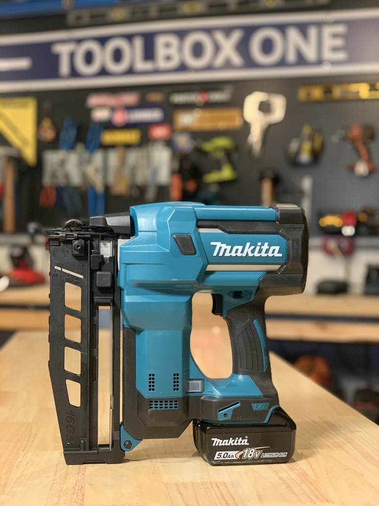 Parametre let Lav Makita 18V LXT Lithium-Ion 2-1/2" Straight Finish Nailer (16 gauge) Review  - Tool Box One